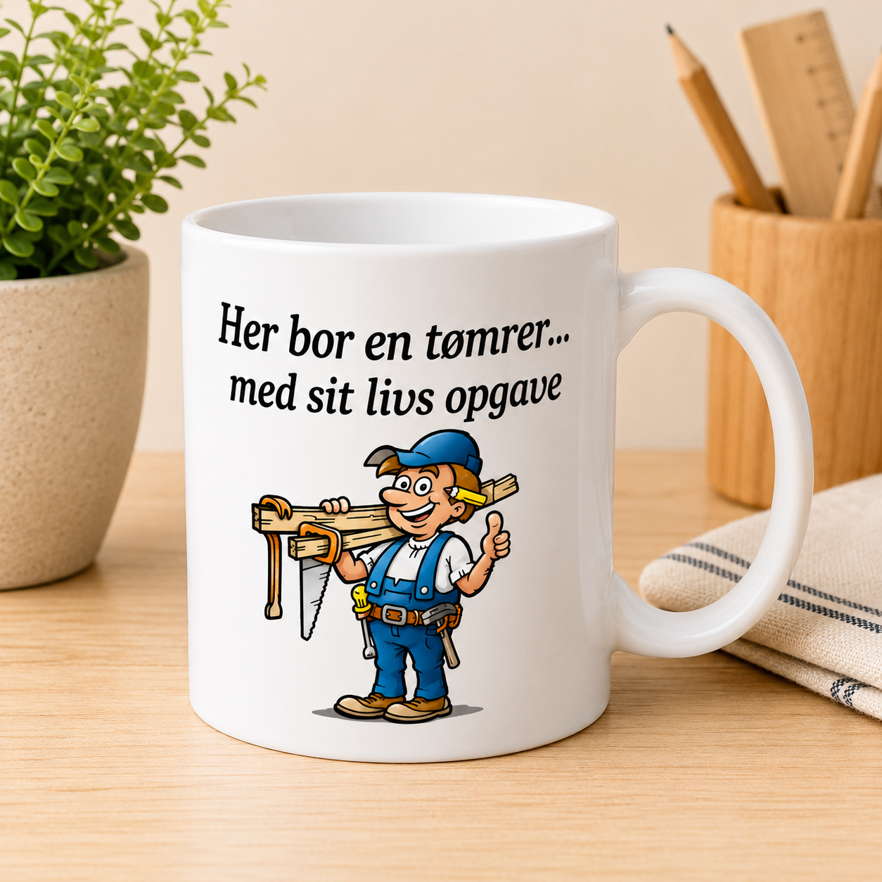 GAVEHUSET|HER BOR EN|TØMRER