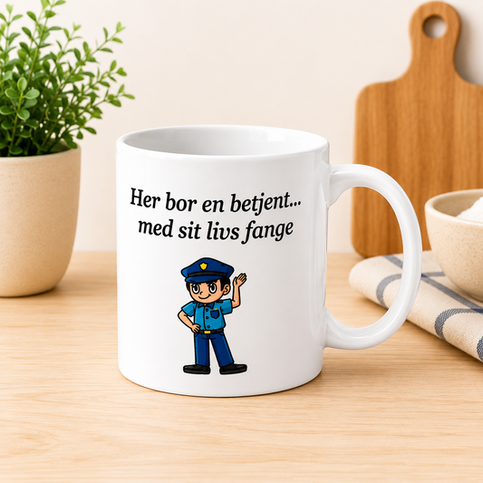 GAVEHUSET|HER BOR EN...|BETJENT